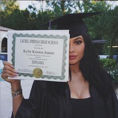 Kylie i diploma