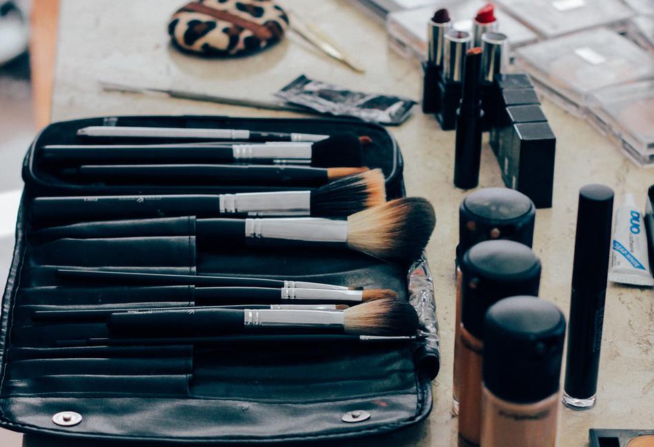 Ovim jednostavim trikovima lako ćeš očistiti najdraži pribor za šminkanje i njegu