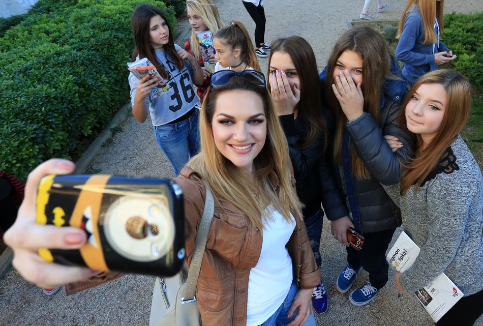 FOTO: Selfie-manija zavladala je YouTube turnejom!